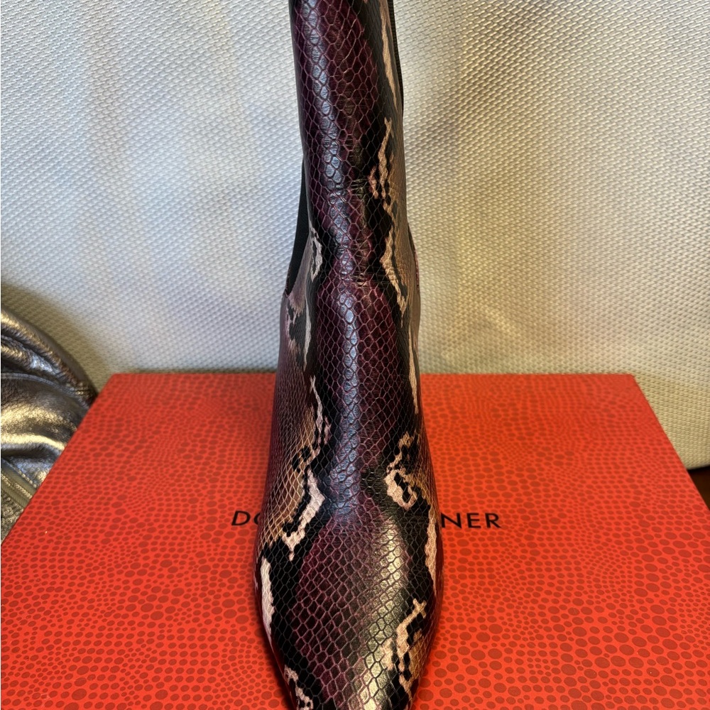 💜🐍Donald J. Pliner Plum and Black Python Leather Hexagon Heeled Boots🐍💜 - Picture 3 of 4